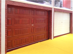 鑫广大木纹色车库门