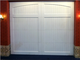 鑫广大实木车库门