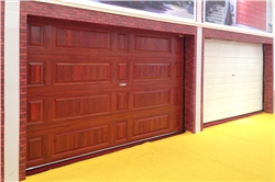 鑫广大铝合金仿木纹翻板门