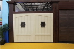 鑫广大实木翻板车库门