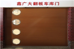 鑫广大彩钢木纹色翻板车库门