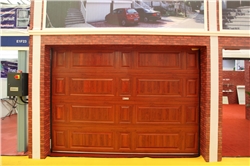 鑫广大铝合金仿木纹翻板门