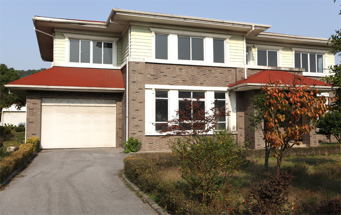 鑫广大彩钢车库门