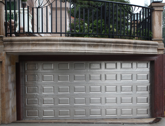 鑫广大不锈钢车库门