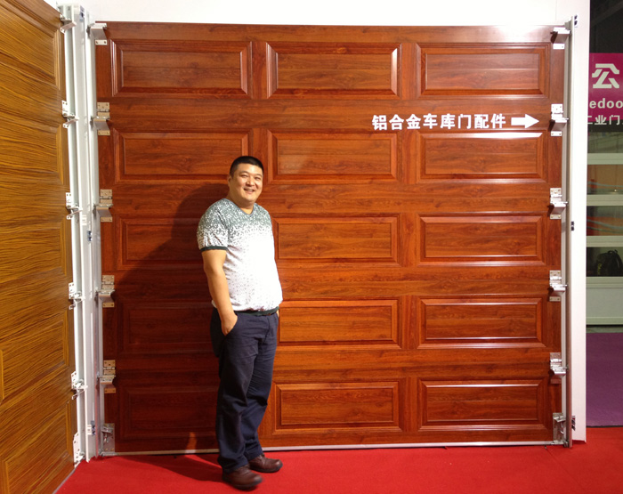 鑫广大铝合金木纹车库门