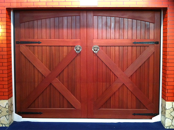 鑫广大实木翻板车库门 鑫广大实木翻板车库门