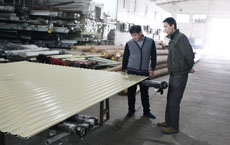 山东客户拜访参观我公司生产车间